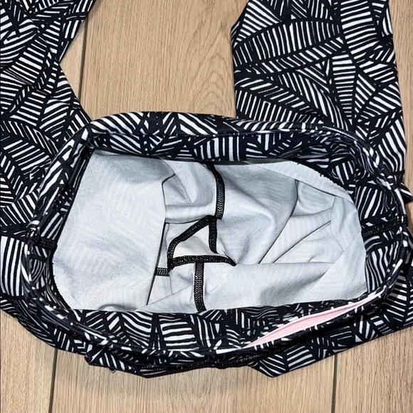 EUC - Lululemon Wunder Under Black and White Athletic Casual Banana Leaf Legging - Picture 7 of 8